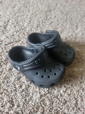 Crocs Black Size C4 Infant Shoes